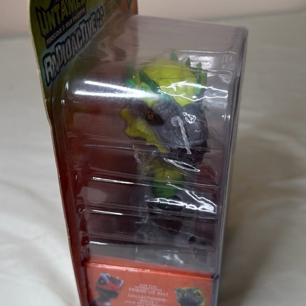 Rampage Stegosaurus Action Figure - Green & Gray - Picture 5 of 7